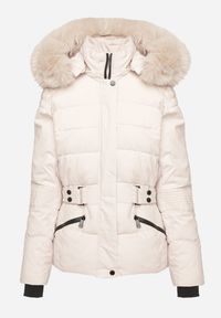 Born2be - Jasnobeżowa Pikowana Kurtka z Odpinanym Futerkiem i Kapturem Ozdobiona Paskiem Vortiona. Okazja: na co dzień. Kolor: beżowy. Materiał: futro. Wzór: aplikacja. Styl: casual, elegancki #6