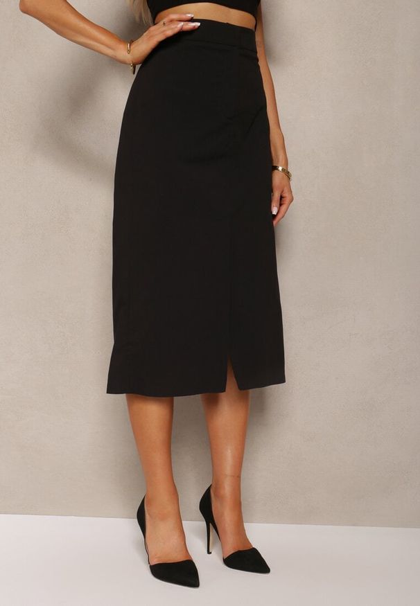Renee - Czarna Spódnica Trapezowa Xelea. Kolor: czarny. Styl: elegancki