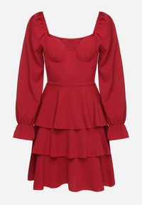 Born2be - Czerwona Rozkloszowana Sukienka z Falbankami i Bufiastymi Rękawami Semithara. Okazja: na co dzień. Typ kołnierza: kołnierz z falbankami. Kolor: czerwony. Wzór: aplikacja. Styl: elegancki, casual, klasyczny #7