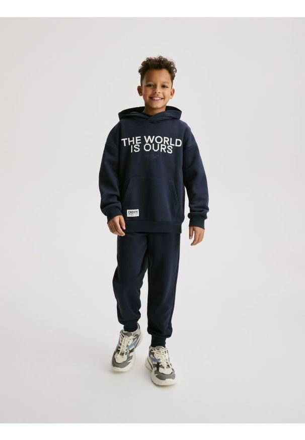 Reserved - Bluza z kapturem - granatowy. Typ kołnierza: kaptur. Kolor: niebieski. Materiał: dzianina, bawełna