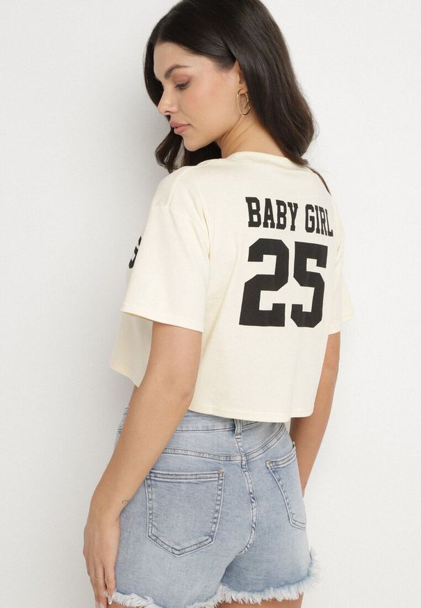 Born2be - Jasnożółty Bawełniany T-shirt Oversize o Krótkim Kroju Zariona. Okazja: na co dzień. Kolor: żółty. Materiał: bawełna. Długość: krótkie. Wzór: aplikacja. Styl: elegancki, casual, klasyczny