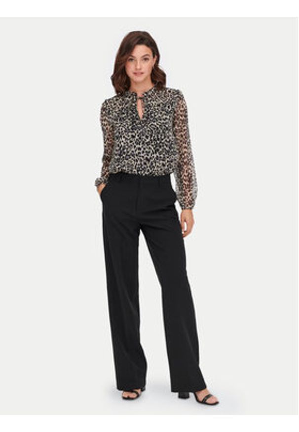 only - ONLY Bluzka Ditsy 15229700 Czarny Regular Fit. Kolor: czarny. Materiał: syntetyk