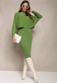 Renee - Zielony Dzianinowy Komplet z Prążkowaną Sukienką i Sweterkiem z Perełkami Smalthea. Kolor: zielony. Materiał: dzianina, prążkowany #1