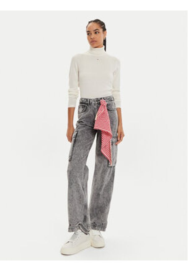 Tommy Jeans Golf Essential DW0DW19686 Écru Regular Fit. Typ kołnierza: golf. Materiał: wiskoza, bawełna