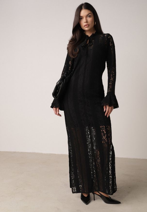 Born2be - Czarna Koronkowa Sukienka o Taliowanym Kroju z Wiązaniem przy Dekolcie Nevellirae. Okazja: na co dzień. Kolor: czarny. Materiał: koronka. Długość rękawa: na ramiączkach. Typ sukienki: proste. Styl: casual, elegancki, klasyczny