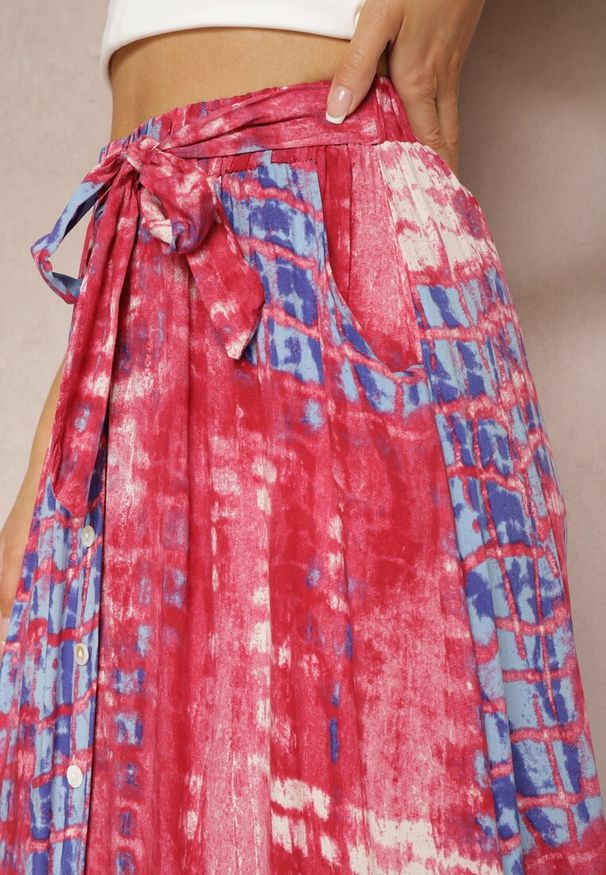 Renee - Różowa Rozkloszowana Spódnica z Wiskozy z Nieodpinanymi Ozdobnymi Guzikami Zafina. Okazja: na co dzień. Kolor: różowy. Materiał: wiskoza. Styl: casual, elegancki