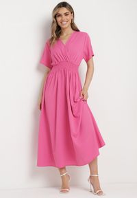 Born2be - Różowa Sukienka Długa o Rozkloszowanym Fasonie z Kopertowym Dekoltem Saliusa. Okazja: na co dzień. Kolor: różowy. Typ sukienki: kopertowe. Styl: casual, elegancki. Długość: maxi #1