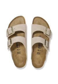 Birkenstock - Klapki damskie BIRKENSTOCK Arizona LEVE Sandcastle. Okazja: na plażę. Kolor: beżowy. Materiał: materiał. Wzór: paski. Sezon: lato. Styl: elegancki, klasyczny #2