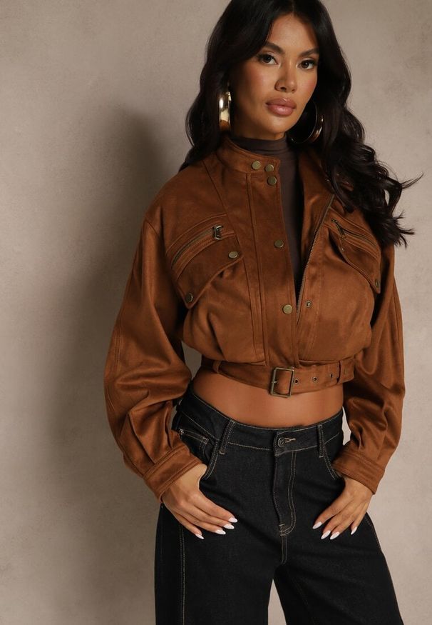 Renee - Brązowa Kurtka Biker z Imitacji Zamszu o Fasonie Cropped Eselessa. Kolor: brązowy. Materiał: zamsz. Długość: krótkie. Styl: boho