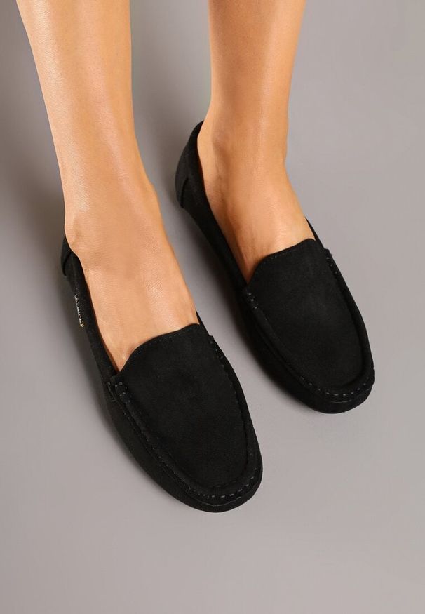 Born2be - Czarne Mokasyny z Imitacji Zamszu z Ozdobnymi Przeszyciami Zeolira. Okazja: na co dzień. Kolor: czarny. Materiał: zamsz. Obcas: na obcasie. Styl: casual, elegancki. Wysokość obcasa: niski