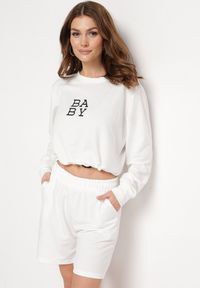 Born2be - Biały 2-Częściowy Komplet Dresowy Bluza z Nadrukiem i Luźne Szorty z Kieszeniami Ridana. Kolor: biały. Materiał: dresówka. Wzór: nadruk #7