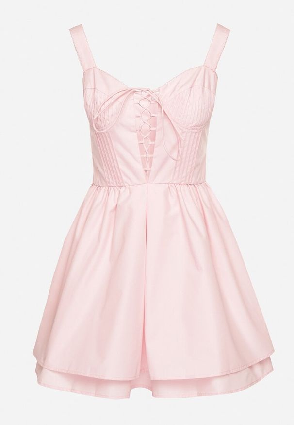 Born2be - Różowa Bawełniana Sukienka Vices w Rustykalnym Stylu z Wiązaniem Fenavira. Okazja: na co dzień. Kolor: różowy. Materiał: bawełna. Długość rękawa: na ramiączkach. Wzór: aplikacja. Styl: casual