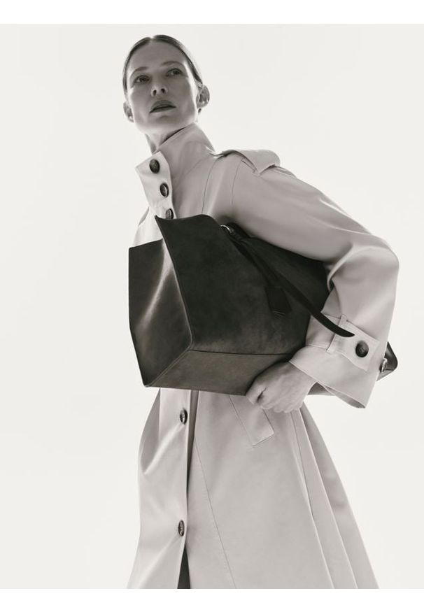 Reserved - Torebka shopper z imitacji zamszu - brązowy. Kolor: brązowy. Materiał: zamszowe