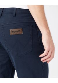 Wrangler - WRANGLER TEXAS MĘSKIE SPODNIE MATERIAŁOWE NAVY W121Y6114. Materiał: materiał #4