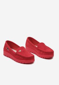 Born2be - Czerwone Mokasyny na Delikatnej Platformie ze Skórzaną Wkładką Xanulla. Nosek buta: okrągły. Kolor: czerwony. Materiał: skóra. Obcas: na platformie. Styl: klasyczny. Wysokość obcasa: niski #3