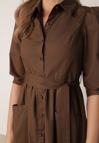 Born2be - Brązowa Rozkloszowana Sukienka Koszulowa w Stylu Retro z Bawełny z Wiązaniem Cirire. Okazja: na co dzień. Kolor: brązowy. Materiał: bawełna. Typ sukienki: koszulowe. Styl: retro #8