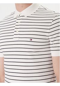 TOMMY HILFIGER - Tommy Hilfiger Polo 1985 MW0MW17771 Beżowy Slim Fit. Typ kołnierza: polo. Kolor: beżowy. Materiał: bawełna #3