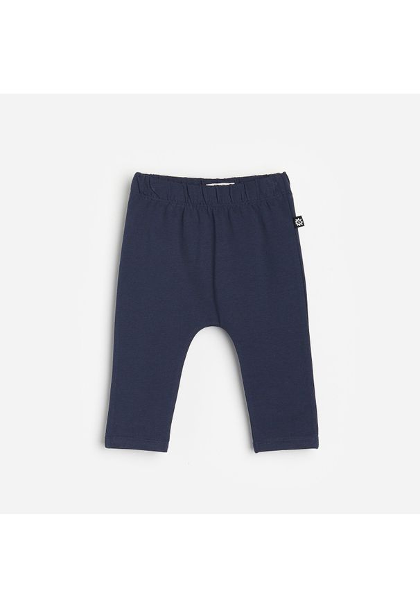 Reserved - Bawełniane spodnie dresowe - Granatowy. Kolor: niebieski. Materiał: dresówka, bawełna
