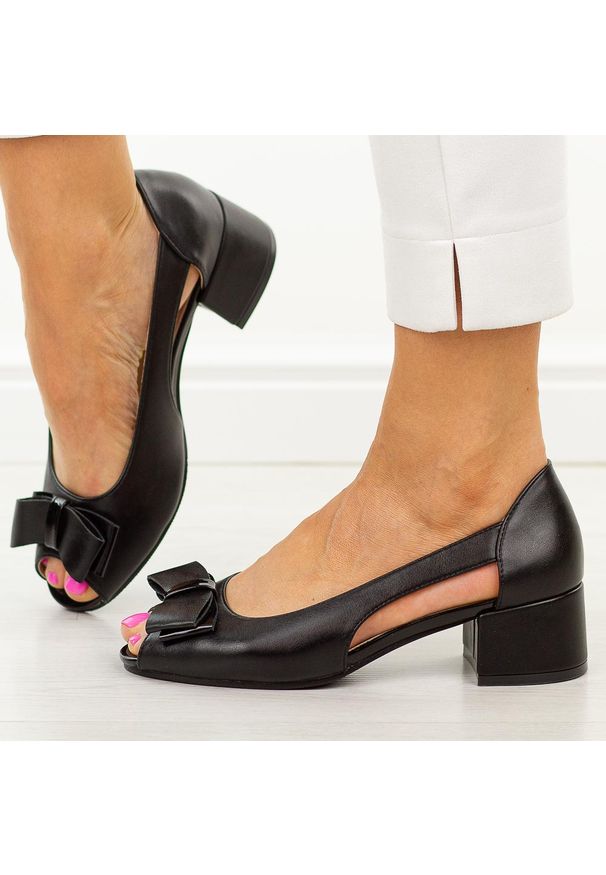 POTOCKI - Czarne sandały damskie na obcasie Potocki 12812. Okazja: na imprezę. Kolor: czarny. Materiał: skóra. Sezon: wiosna, lato. Obcas: na obcasie. Styl: wizytowy, klasyczny, elegancki. Wysokość obcasa: średni