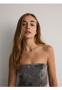 Reserved - Jeansowy top - szary. Kolor: szary. Materiał: jeans. Długość: krótkie #1