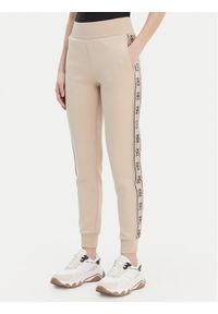 Guess Spodnie dresowe V2YB15 KB3P2 Beżowy Regular Fit. Kolor: beżowy. Materiał: bawełna #1