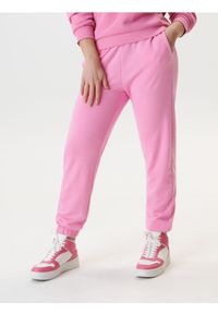 Sinsay - Spodnie dresowe jogger - różowy. Kolor: różowy. Materiał: dresówka #1