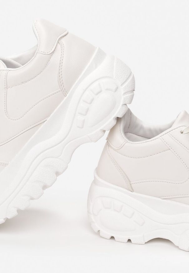 Renee - Beżowe Sneakersy Fair Crush. Wysokość cholewki: przed kostkę. Zapięcie: sznurówki. Kolor: beżowy. Szerokość cholewki: normalna. Wzór: aplikacja