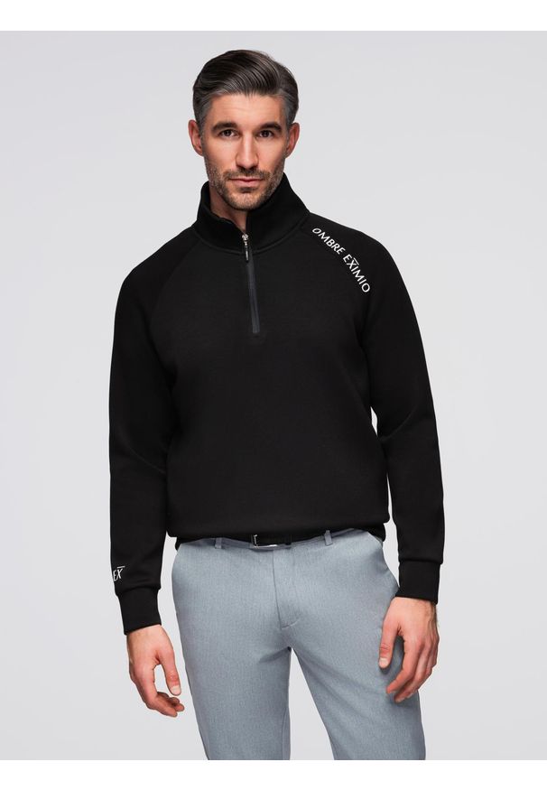 Ombre Clothing - Bluza męska z rozpinaną wysoką stójką i kontrastowym nadrukiem – czarna V1 - Rozmiar: XXL. Okazja: na co dzień. Typ kołnierza: kołnierzyk stójkowy. Kolor: czarny. Materiał: dzianina, wiskoza, poliester, satyna, materiał, elastan. Długość rękawa: raglanowy rękaw. Długość: krótkie. Wzór: nadruk. Styl: casual, elegancki, sportowy