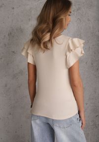 Renee - Beżowa Gładka Bluzka z Bawełny z Rękawkami z Falbanek Nedaxera. Okazja: na co dzień, na randkę, na imprezę. Typ kołnierza: kołnierz z falbankami. Kolor: beżowy. Materiał: bawełna. Długość rękawa: krótki rękaw. Wzór: gładki. Styl: casual #5