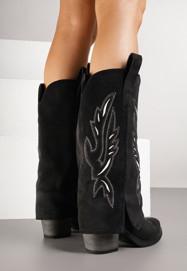 Born2be - Czarne Kozaki Kowbojki na Obcasie z Wywiniętą Cholewką i Haftem Emmirine. Okazja: na co dzień. Kolor: czarny. Materiał: jeans, skóra. Szerokość cholewki: normalna. Wzór: haft. Obcas: na obcasie. Styl: casual, elegancki. Wysokość obcasa: średni
