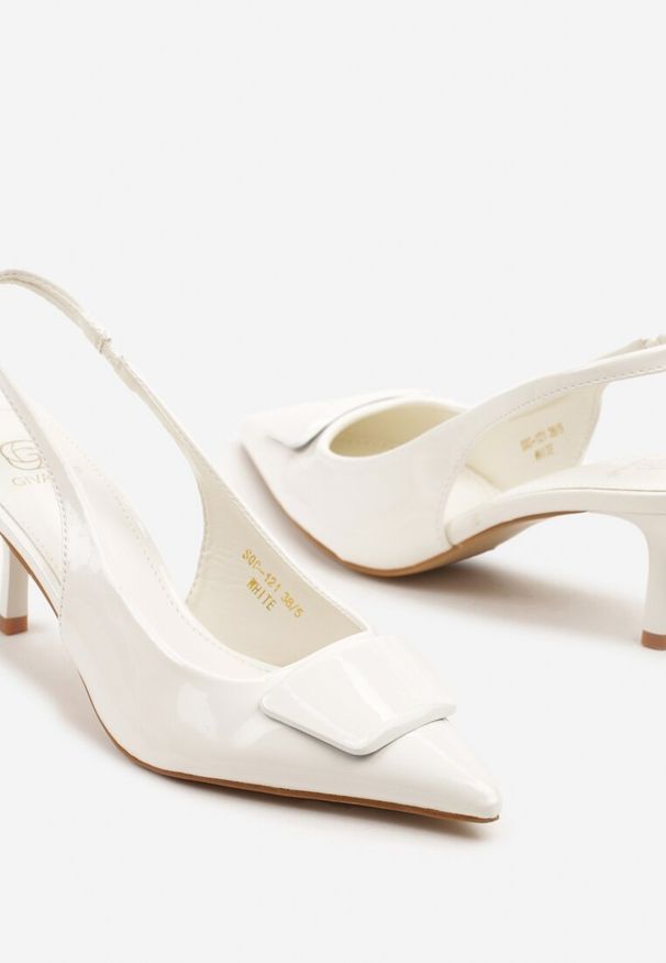 Renee - Białe Lakierowane Sandały Typu Slingback na Szpilce Kalivan. Okazja: na co dzień. Nosek buta: szpiczasty. Zapięcie: pasek. Kolor: biały. Materiał: lakier. Obcas: na szpilce. Styl: casual, klasyczny, elegancki