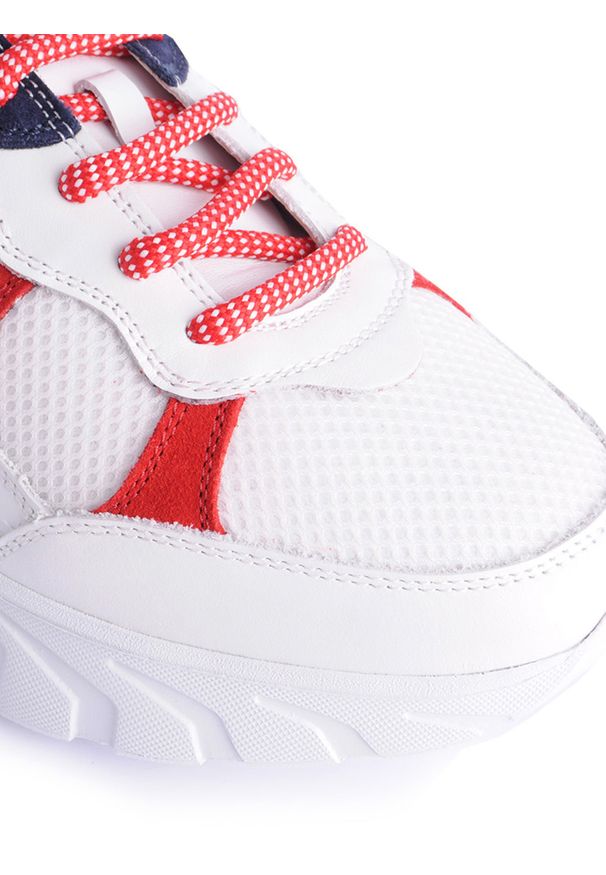 John Richmond Sneakersy "Sport" | 7001 B / Sport | Mężczyzna | Biały, Czerwony. Kolor: czerwony, biały, wielokolorowy. Materiał: materiał, syntetyk, skóra. Wzór: kolorowy