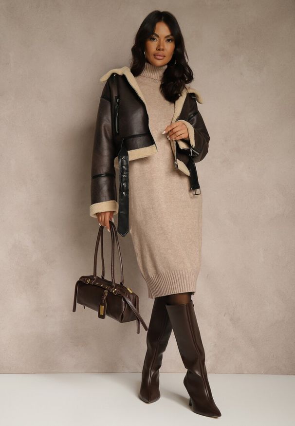 Renee - Beżowa Sweterkowa Sukienka z Bawełną i Golfem Reinaria. Okazja: na co dzień. Typ kołnierza: golf. Kolor: beżowy. Materiał: bawełna. Styl: casual