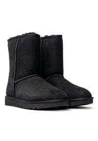 Ugg - Buty zimowe damskie UGG W Classic Mini Short II (1016223-BLK). Okazja: na plażę. Kolor: czarny. Materiał: materiał. Sezon: zima. Styl: młodzieżowy