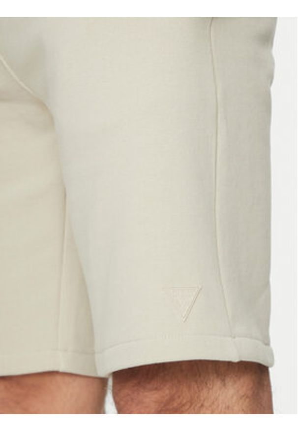 Guess Szorty sportowe Z2YD04 KAIJ1 Écru Regular Fit. Materiał: bawełna. Styl: sportowy