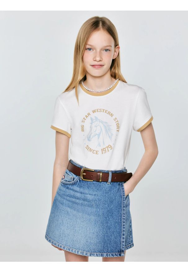 Big-Star - Koszulka dziewczęca z nadrukiem biała Bettarca 100. Okazja: na co dzień. Kolor: biały. Materiał: dzianina. Długość: krótkie. Wzór: nadruk. Styl: casual, sportowy