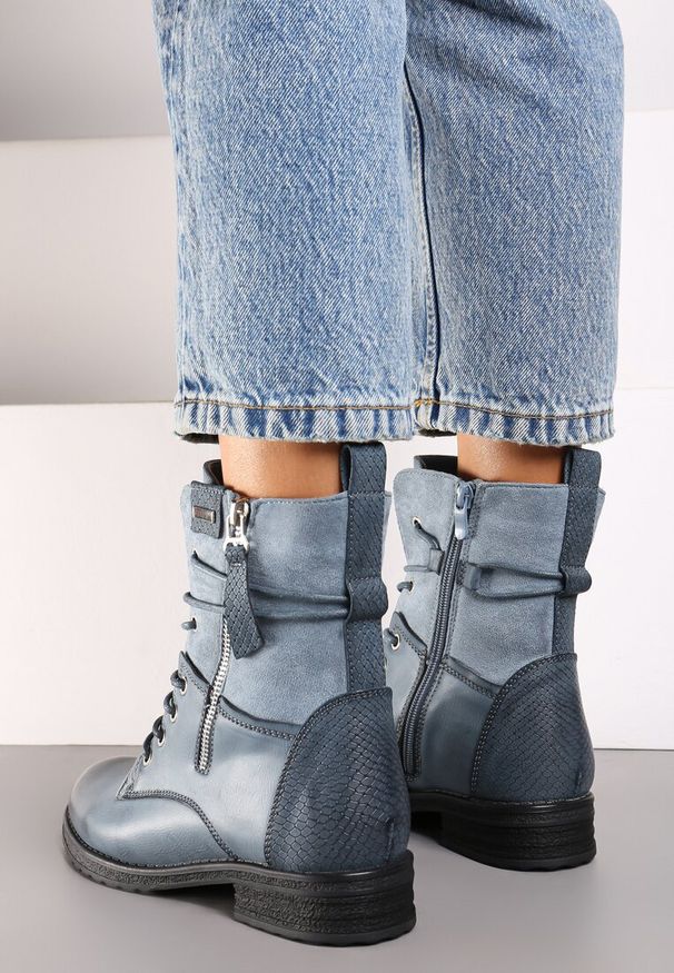 Born2be - Niebieskie Botki Workery z Łączonych Materiałów z Ozdobnym Suwakiem Debiora. Okazja: na co dzień. Zapięcie: zamek. Kolor: niebieski. Materiał: materiał. Obcas: na płaskiej podeszwie. Styl: casual, elegancki