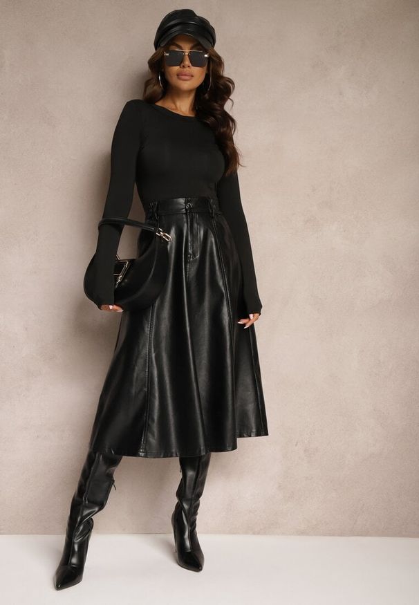 Renee - Czarna Rozkloszowana Spódnica z Imitacji Skóry High Waist Evirenas. Stan: podwyższony. Kolor: czarny. Materiał: skóra. Sezon: zima