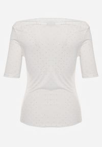 Renee - Biała Bluzka z Dekoltem Typu Łódka Ozdobiona Cyrkoniami Neaninna. Okazja: na co dzień. Kolor: biały. Materiał: poliester, jeans. Wzór: aplikacja. Styl: casual, elegancki #2