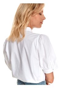 TOP SECRET - Koszula z ozdobnym ażurowym przodem. Kolor: biały. Materiał: tkanina, bawełna. Długość: krótkie. Wzór: ażurowy. Sezon: jesień #6