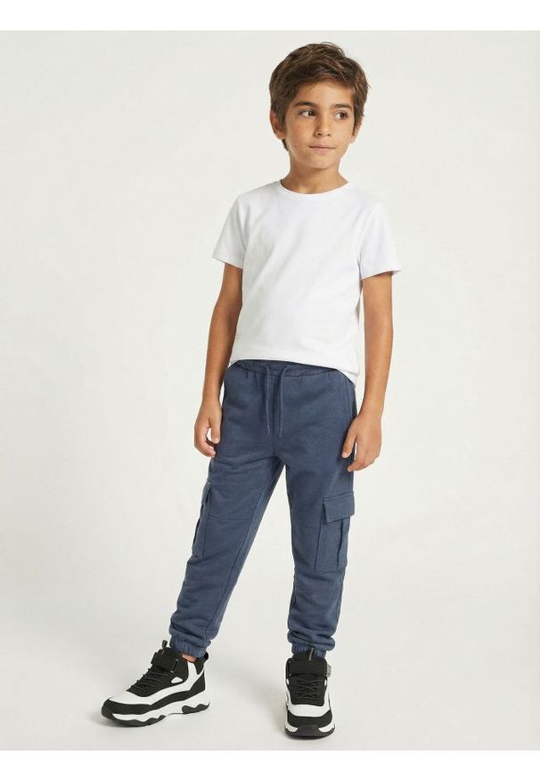 Sinsay - Spodnie dresowe cargo loose - mid blue. Materiał: dresówka