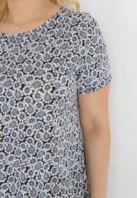 Born2be - Niebiesko-Granatowa Trapezowa Sukienka Mini w Kwiatowy Wzór Aganis. Kolor: niebieski. Materiał: materiał. Długość rękawa: krótki rękaw. Wzór: kwiaty. Typ sukienki: trapezowe. Długość: mini #2