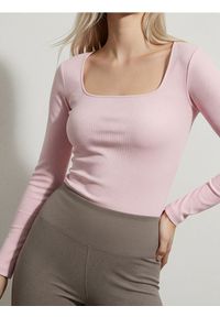 Sinsay - Prążkowana koszulka z długim rękawem - różowy. Kolor: różowy. Materiał: prążkowany. Długość rękawa: długi rękaw. Długość: długie