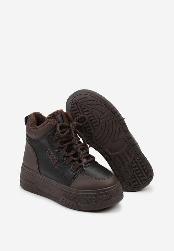 Renee - Czarno-Brązowe Sneakersy Śniegowce Vices na Tłoczonej Platformie z Napisem Olinnea. Okazja: na co dzień. Kolor: czarny. Wzór: napisy. Obcas: na platformie. Wysokość obcasa: średni