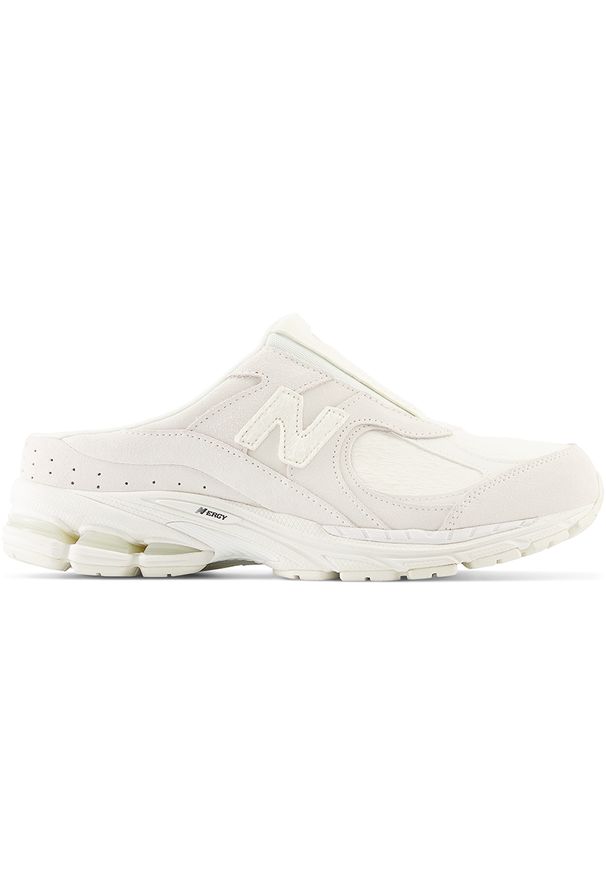 Buty męskie New Balance M2002RMQ – białe. Zapięcie: bez zapięcia. Kolor: biały. Materiał: syntetyk, skóra, materiał, guma. Szerokość cholewki: normalna. Sport: turystyka piesza