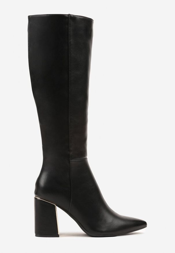 Born2be - Czarne Kozaki na Słupku z Metalicznym Zdobieniem i Szpiczastym Noskiem Nisfitta. Okazja: na spotkanie biznesowe, na randkę, do pracy. Nosek buta: szpiczasty. Kolor: czarny. Wzór: aplikacja. Obcas: na słupku. Styl: biznesowy, elegancki. Wysokość obcasa: średni