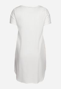 Born2be - Biała Pudełkowa Sukienka z Nakładką przy Dekolcie z Wiskozy Moaneni. Okazja: na co dzień. Kolor: biały. Materiał: wiskoza. Długość rękawa: krótki rękaw. Typ sukienki: proste. Styl: casual #3