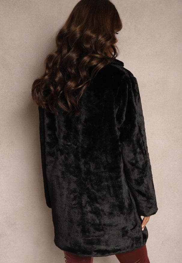 Renee - Czarny Futrzany Płaszcz Jednorzędowy z Podszewką i Kieszeniami Daithianne. Kolor: czarny. Materiał: futro. Styl: elegancki