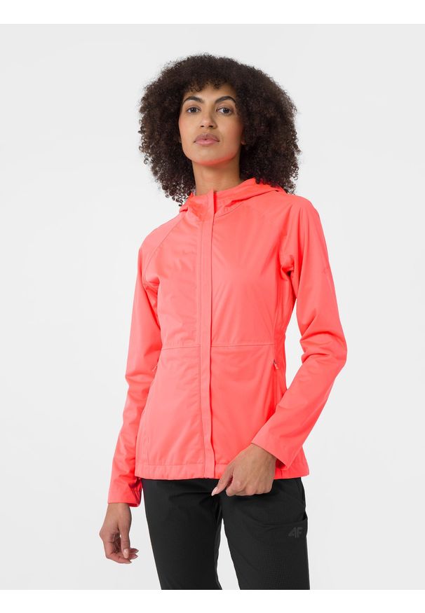 4f - Kurtka do biegania membrana 10000 damska. Kolor: różowy. Materiał: hardshell, softshell, polar, tkanina. Długość rękawa: raglanowy rękaw
