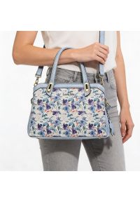 Torebka damska Laura Vita, usztywniona forma z kwiatowym motywem, wykonana z połączenia materiałów o zróżnicowanej fakturze, z wygodnymi uchwytami do. Kolor: niebieski. Wzór: kwiaty. Styl: casual, elegancki. Rodzaj torebki: na ramię #1